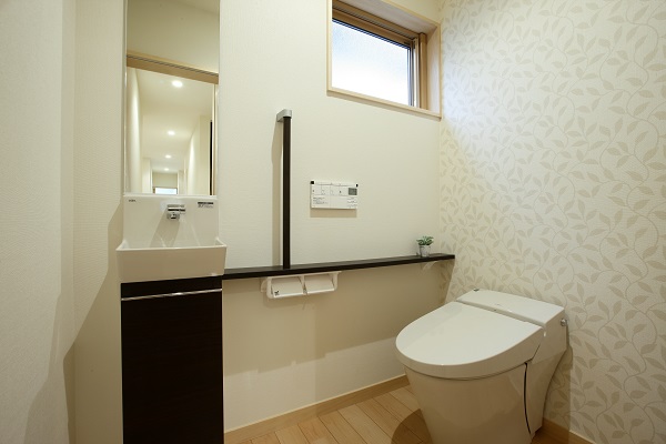 トイレの床リフォームはどうすればいい 費用や床材について解説 オノヤ リフォーム