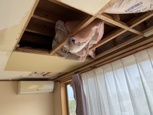 オノヤ 宮城野リフォームショールーム ブログ「雨漏れで表面は少しのシミでも解体してみると…」