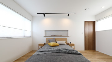 外の様子がうかがえる窓