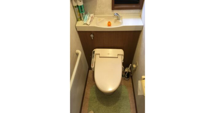 リフォーム施工事例：モダンなトイレ Before