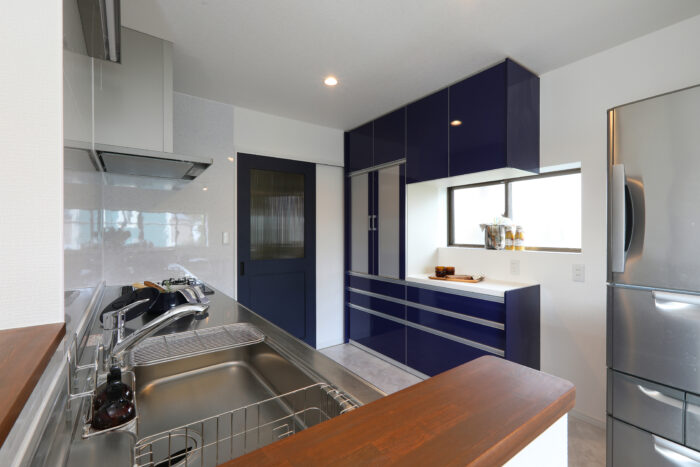 リフォーム施工事例:キッチンリフォーム 動線を考えつくられた対面キッチン