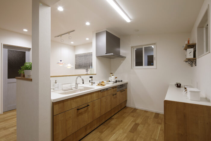 リフォーム施工事例:LDKリフォーム 建具と照明がアクセントのLDK