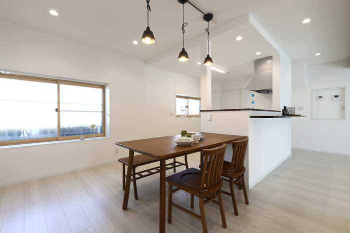 リフォーム施工事例：フルリフォーム　福島市　生活しやすさを考えたシックで明るい空間