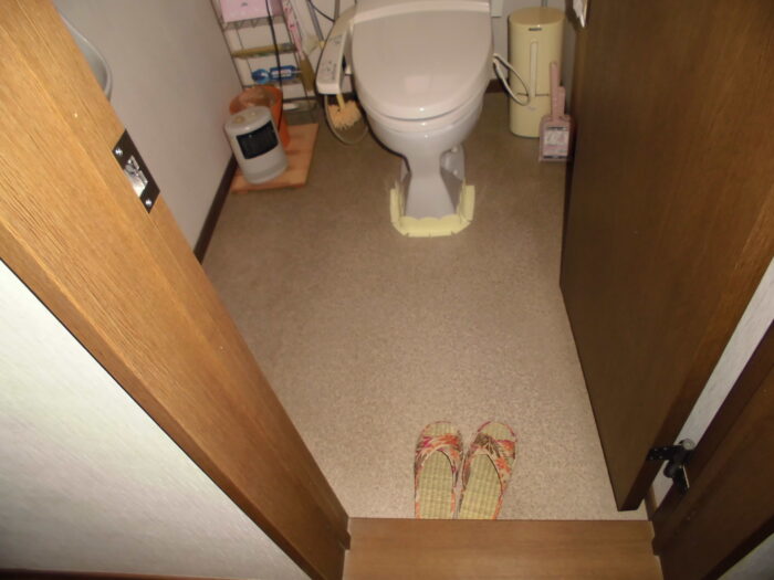 リフォーム施工事例：福島市　すっきりとしたトイレにリフォーム Before