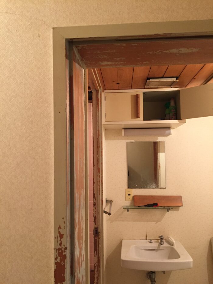 リフォーム施工事例：暖かさ感じる洗面室 Before