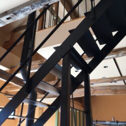 オノヤ 白河リフォームショールーム ブログ「渋さを引き出す色の屋内階段」