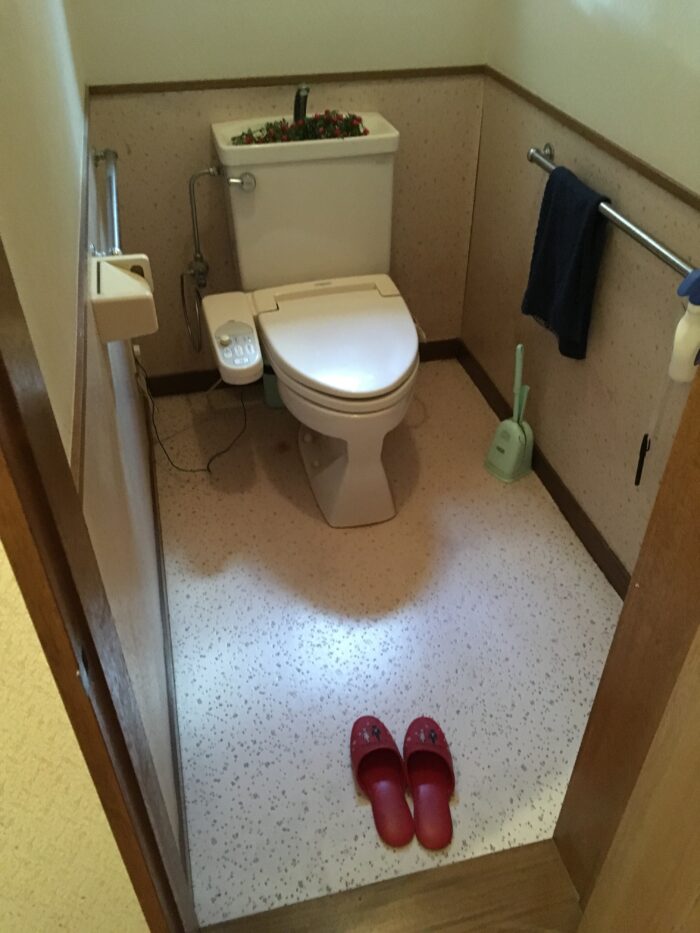 リフォーム施工事例：西白河郡西郷村　クロスのみで個性を出したトイレ Before