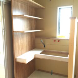 オノヤ 福島リフォームショールーム ブログ「工事中のお家に造作の洗面台を設置」