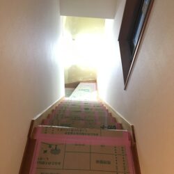 オノヤ 須賀川リフォームショールーム ブログ「職人さんは階段も上り下りしながら頑張っています。」