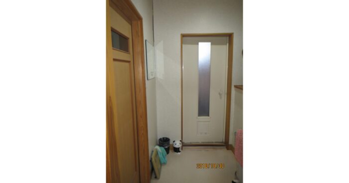 リフォーム施工事例：可愛いブラケット照明のある洗面台 Before