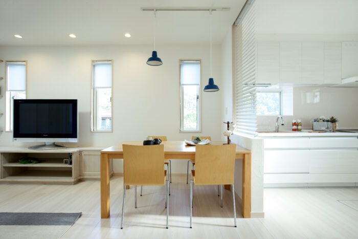 リフォーム施工事例：フルリフォーム　白を基調とした明るいリビング