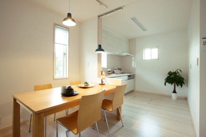 リフォーム施工事例：フルリフォーム　白を基調とした明るいリビング