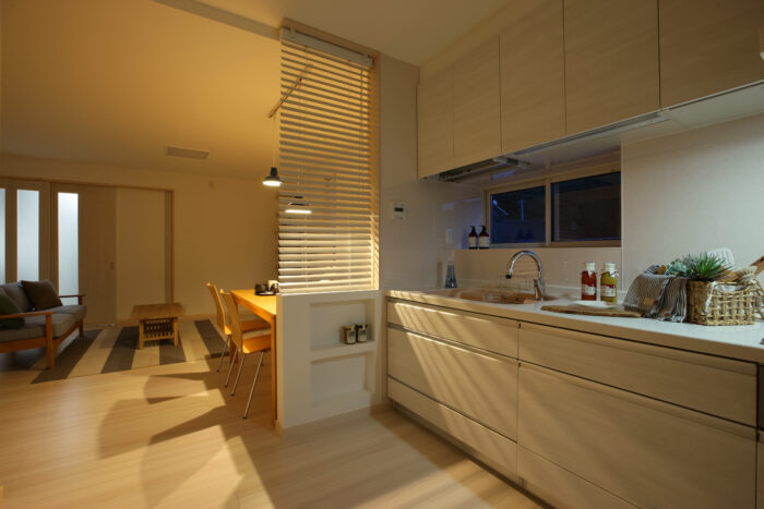 リフォーム施工事例：フルリフォーム　白を基調とした明るいリビング