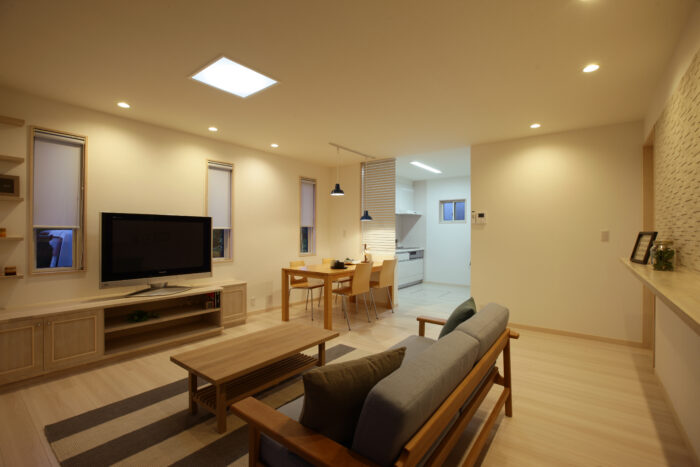 リフォーム施工事例：フルリフォーム　白を基調とした明るいリビング