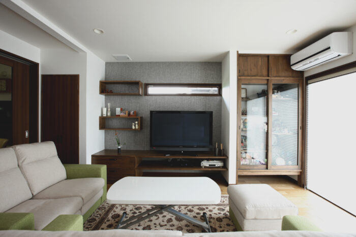 リフォーム施工事例：キッチンリフォーム　小物を魅せる落ち着き空間