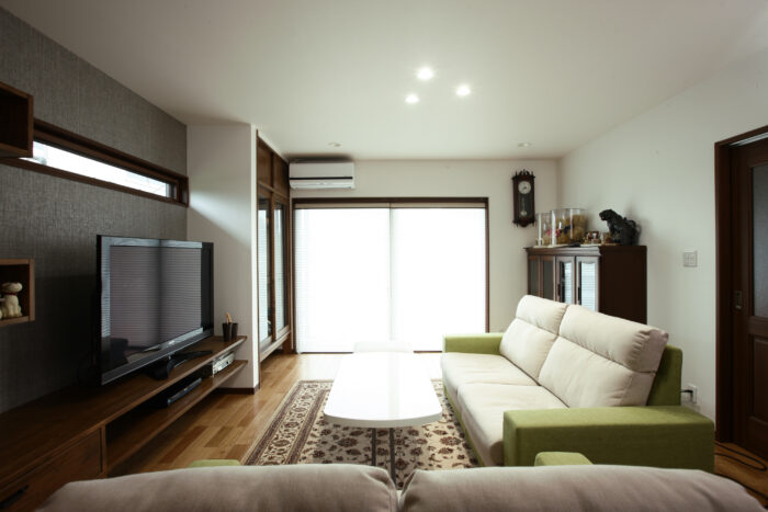 リフォーム施工事例：キッチンリフォーム　小物を魅せる落ち着き空間