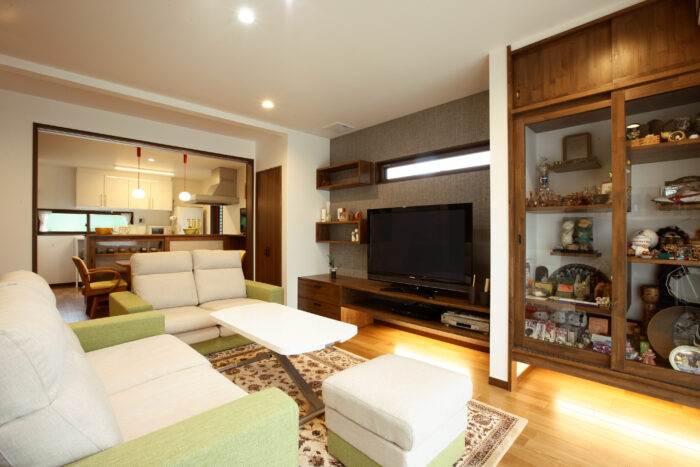 リフォーム施工事例：キッチンリフォーム　小物を魅せる落ち着き空間