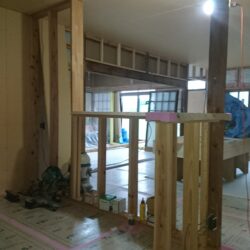 オノヤ 白河リフォームショールーム ブログ「木工事終盤 -キッチン設置のための対面壁を作成中-」