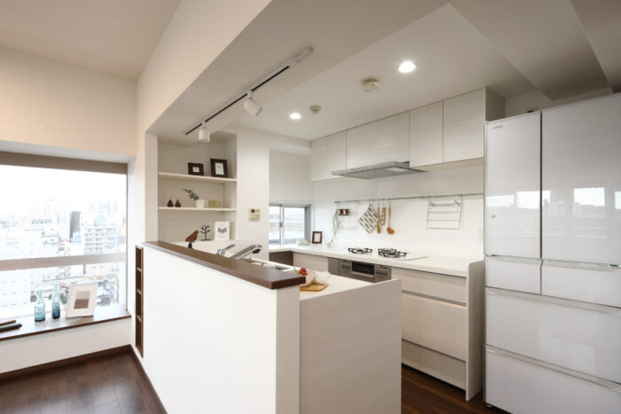 リフォーム施工事例：キッチンリフォーム　開放的な明るいキッチン