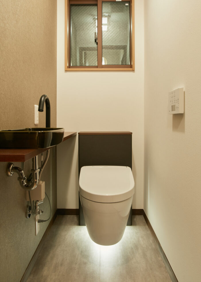 リフォーム施工事例：浮くトイレにリフォームしてお手入れ簡単に！