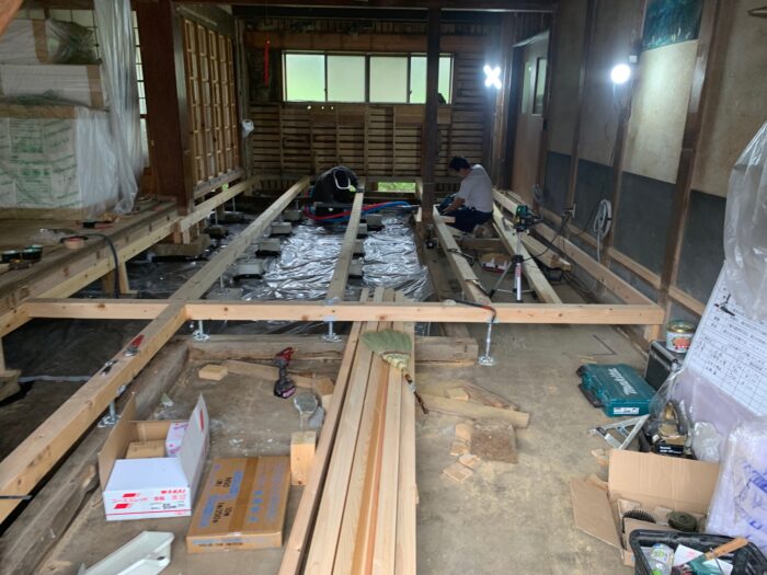 オノヤ 須賀川リフォームショールーム ブログ「須賀川市　リビングリフォーム　床施工中」