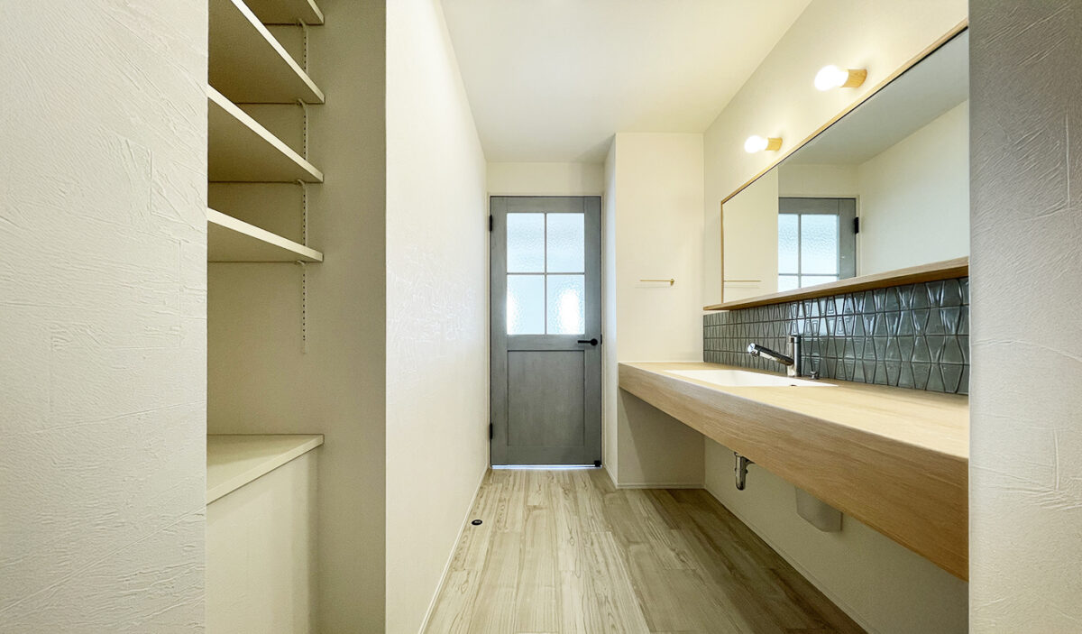 リフォーム施工事例：郡山市　タイルが美しい洗面室