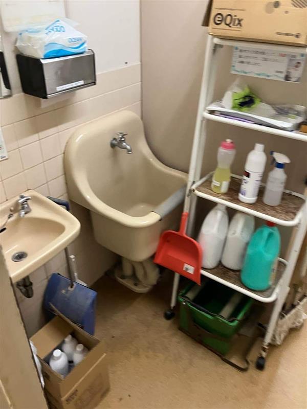 リフォーム施工事例：従業員用トイレ Before