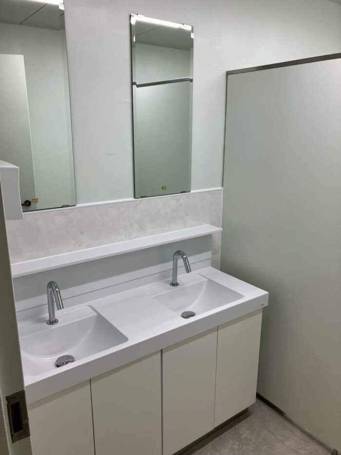 従業員用トイレ