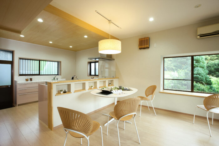 リフォーム施工事例：フルリフォーム　やさしい光が差し込むバリアフリーの家