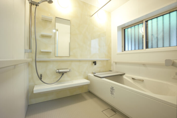 リフォーム施工事例：フルリフォーム　やさしい光が差し込むバリアフリーの家