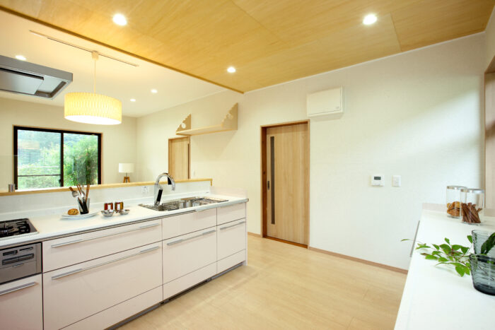 リフォーム施工事例：フルリフォーム　やさしい光が差し込むバリアフリーの家