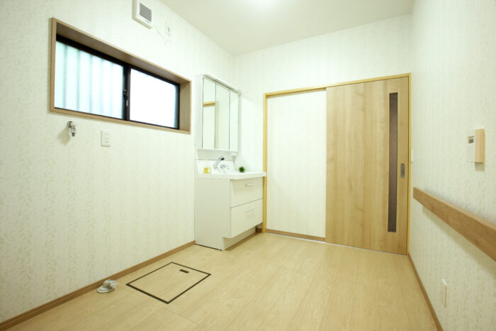 リフォーム施工事例：フルリフォーム　やさしい光が差し込むバリアフリーの家