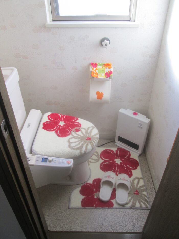 リフォーム施工事例：大正ロマン風トイレリフォーム Before