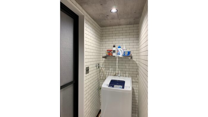 リフォーム施工事例：ホワイト×ネイビーの造作洗面リフォーム