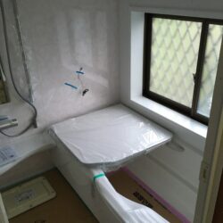 オノヤ 仙台南リフォームショールーム ブログ「浴室工事で無事組立が完了！後少し」