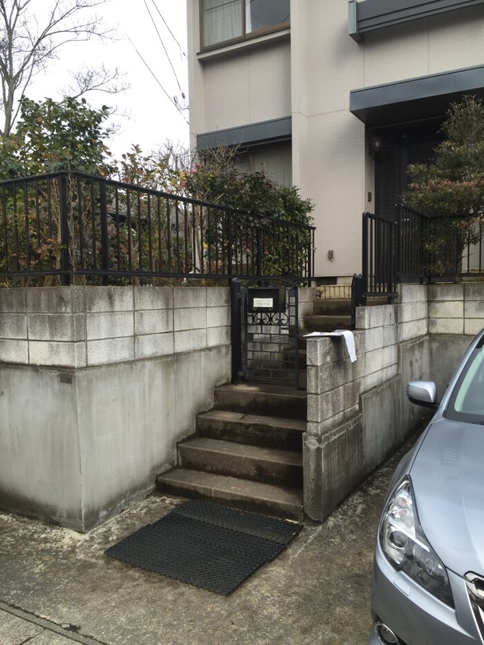 リフォーム施工事例：エクステリアリフォームで駐車場を拡張！ Before