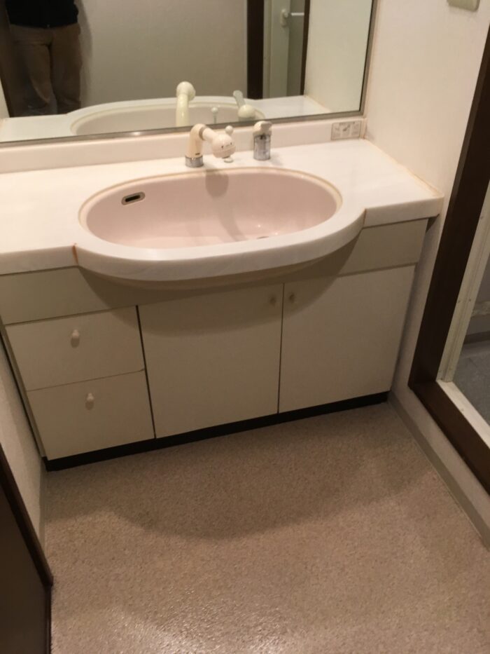 リフォーム施工事例：仙台市青葉区　お気に入りのタイルがアクセントの洗面化粧台リフォーム Before