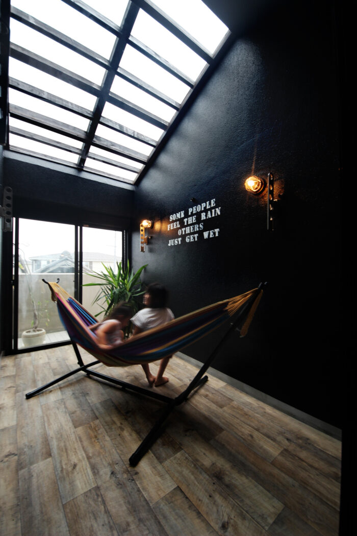 リフォーム施工事例：多賀城市　黒いサンルーム