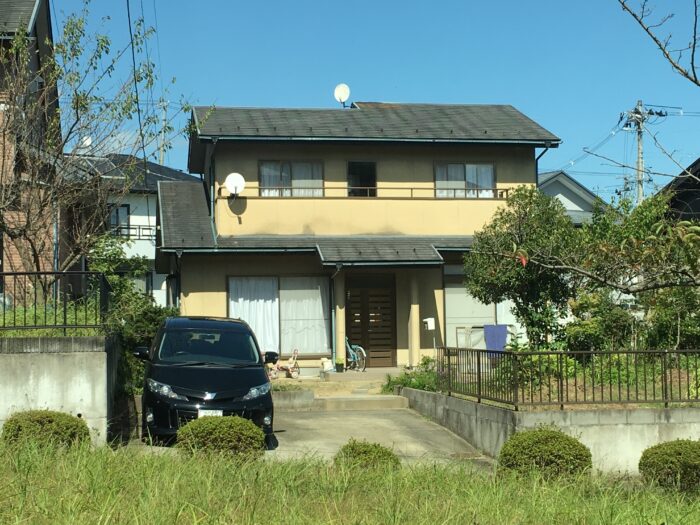 リフォーム施工事例：外装リフォーム　色分けでスタイリッシュに Before