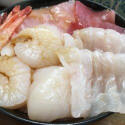 オノヤ 仙台泉リフォームショールーム ブログ「海の近くのお店は美味しい海鮮丼」