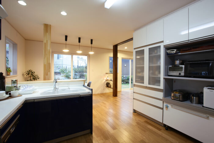 リフォーム施工事例：フルリフォーム　LDKで庭を眺める穏やかな空間