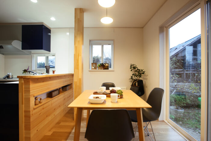 リフォーム施工事例：フルリフォーム　LDKで庭を眺める穏やかな空間