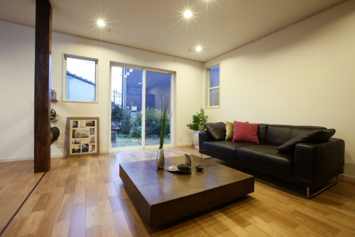 リフォーム施工事例：フルリフォーム　LDKで庭を眺める穏やかな空間