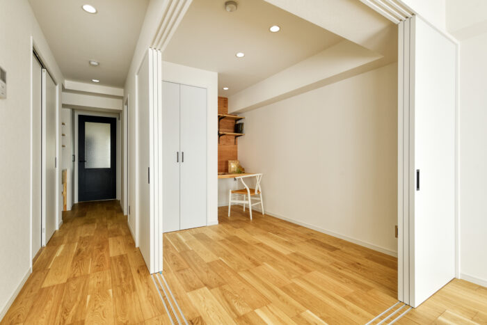 リフォーム施工事例：仙台市　ホワイトが際立つワークスペースリフォーム