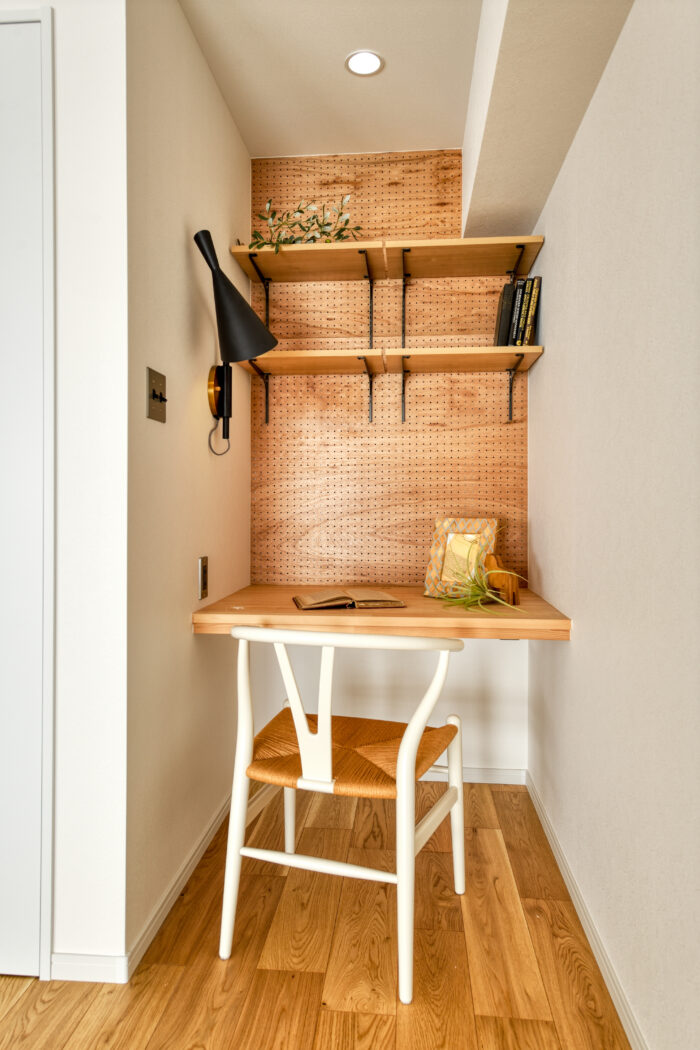 リフォーム施工事例：仙台市　ホワイトが際立つワークスペースリフォーム