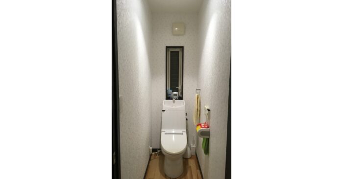 リフォーム施工事例：クロスでカッコよさを演出したトイレリフォーム Before