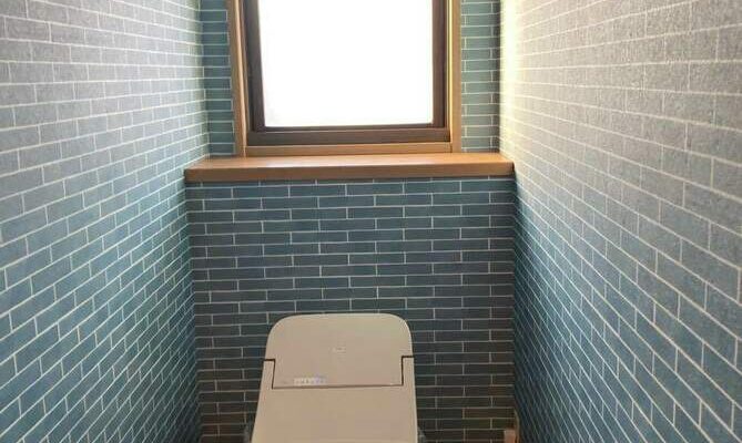 リフォーム施工事例：仙台市　青いタイル柄が映えるトイレリフォーム