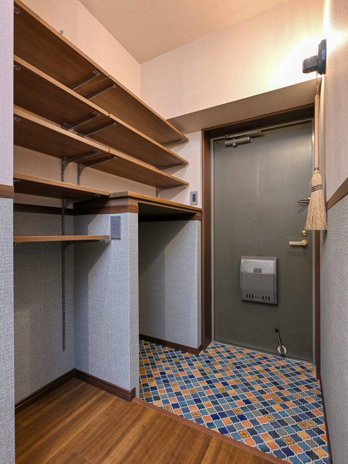 リフォーム施工事例：玄関を開けば夢の国