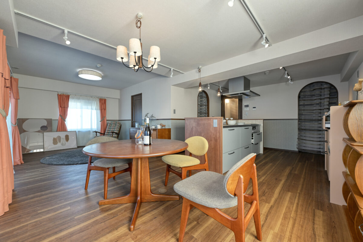 リフォーム施工事例：玄関を開けば夢の国