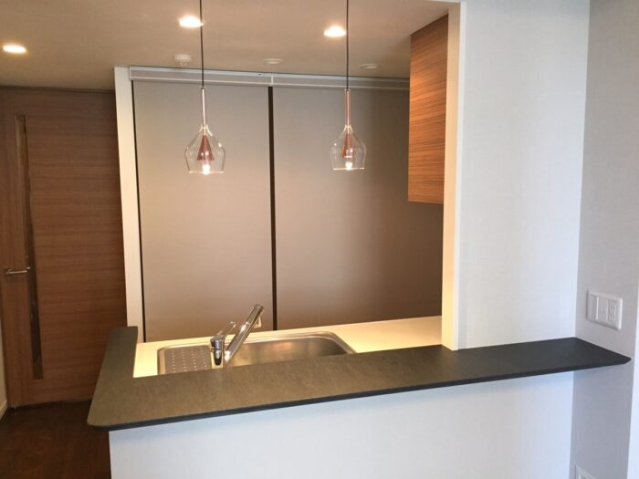 リフォーム施工事例:宇都宮市 キッチンリフォーム ホテルライクなペンダント照明